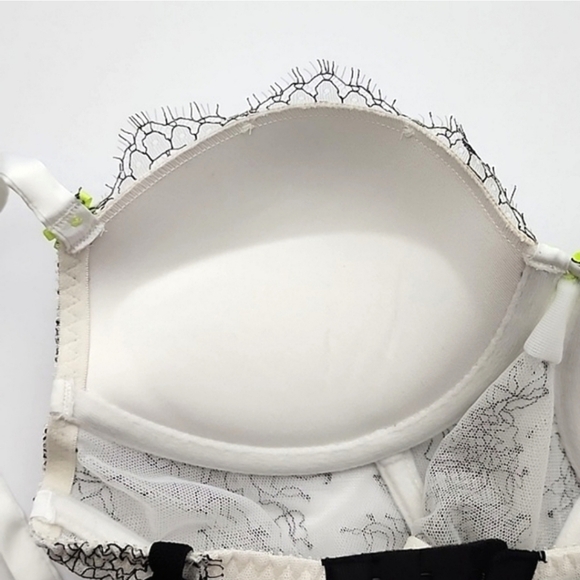 Victoria's Secret Very Sexy  Demi Buste Cream Black Lace Push Up 32D - Picture 6 of 16